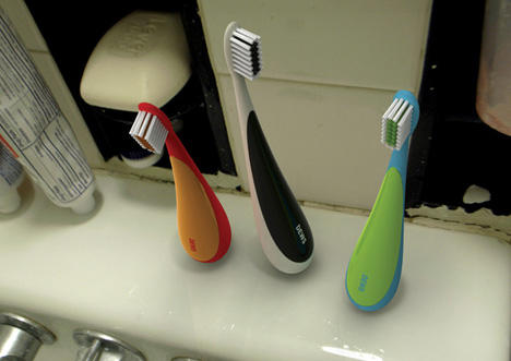 Зубная щётка-неваляшка.